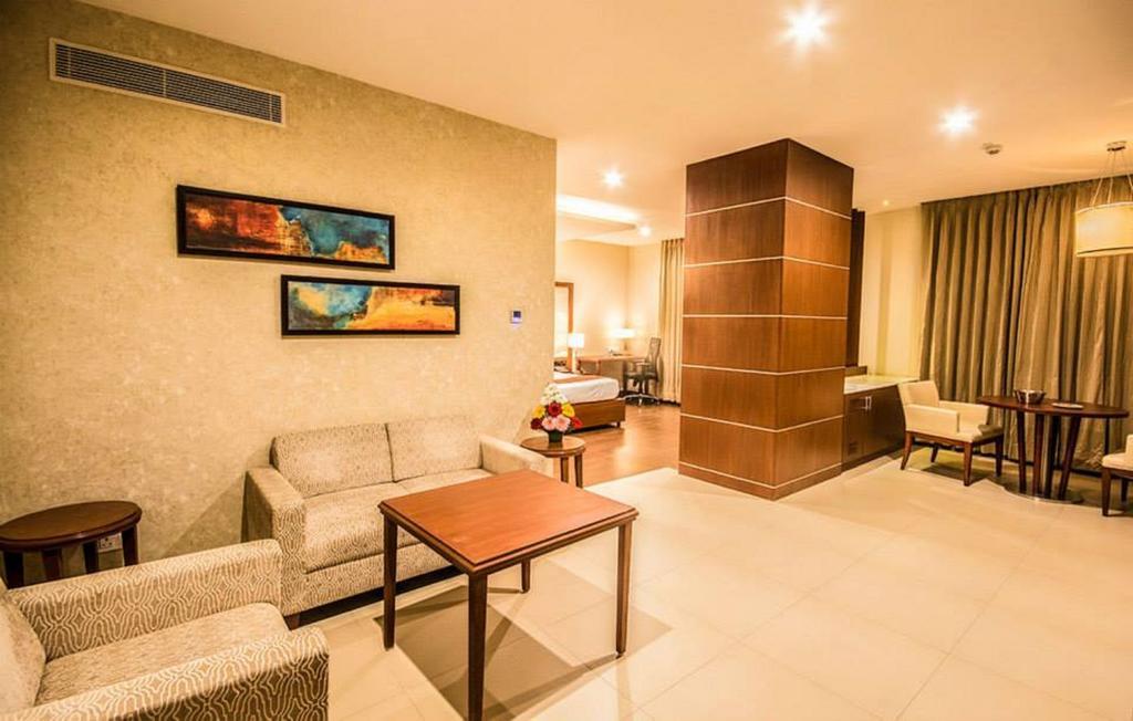The Altruist Business Hotel Hitech Хайдарабад Номер фото