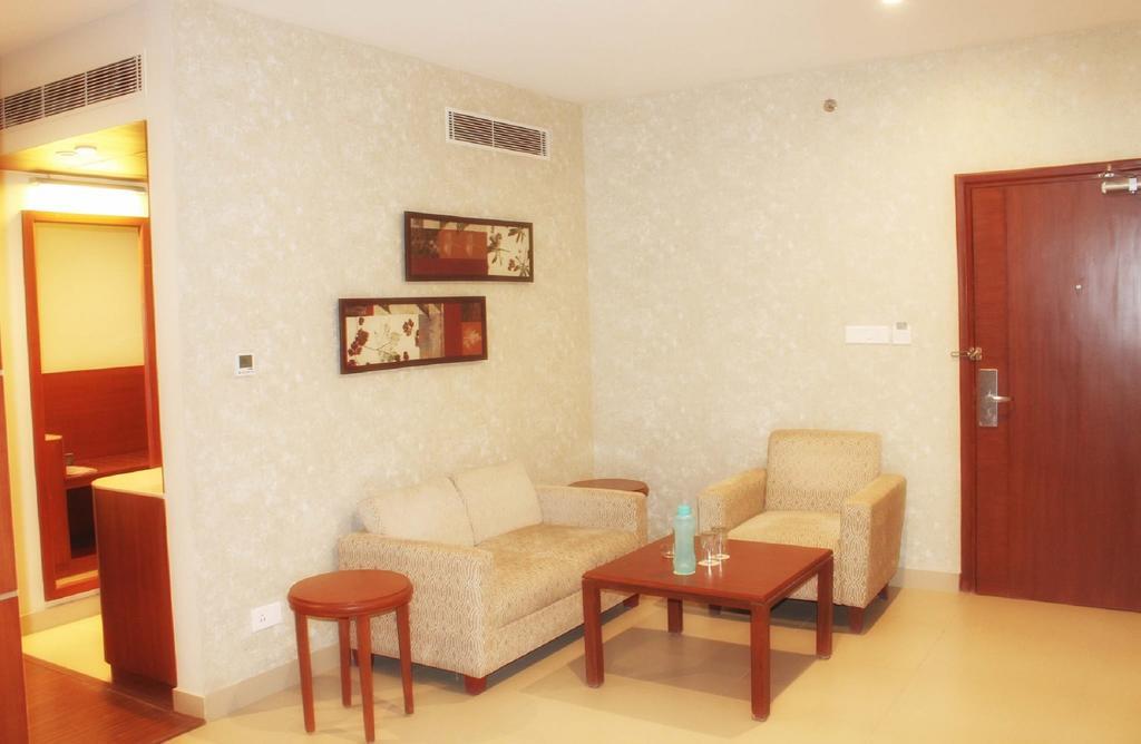 The Altruist Business Hotel Hitech Хайдарабад Номер фото