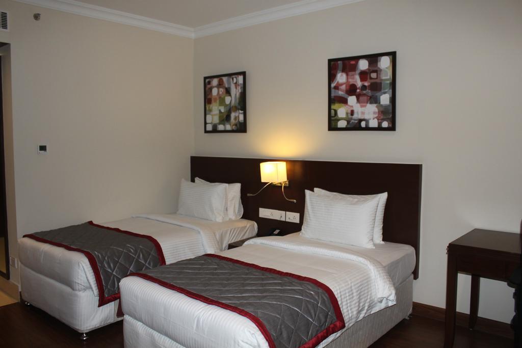 The Altruist Business Hotel Hitech Хайдарабад Номер фото